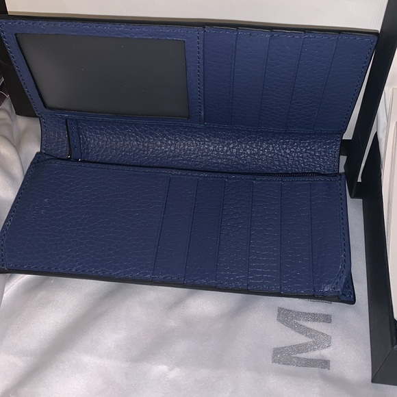 EUC Gucci GG black long bifold wallet with blue interior - Picture 5 of 12